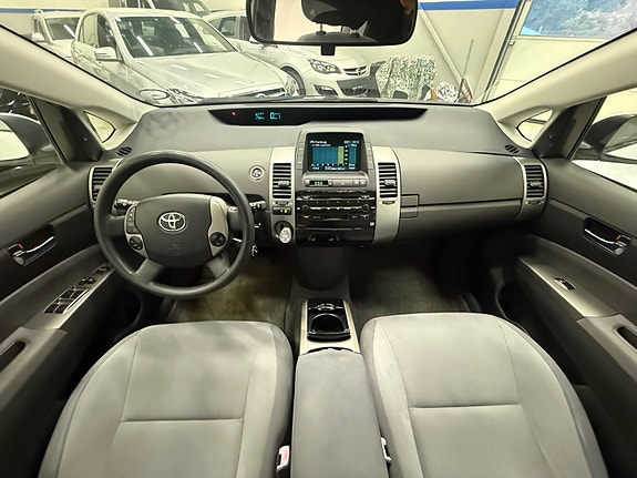 Toyota Prius 24 of 30