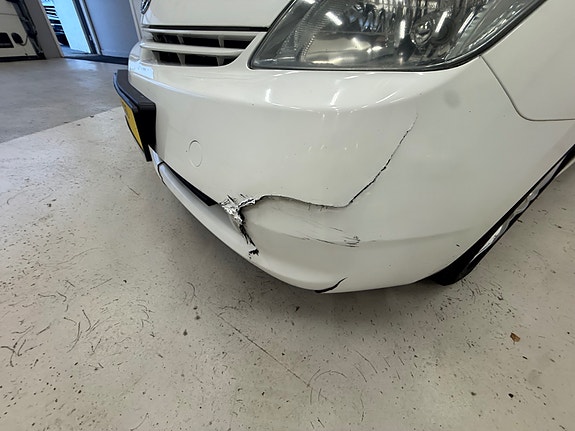 Toyota Prius 13 of 30