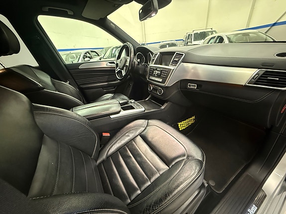 Mercedes-Benz ML250 14 of 30