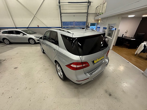 Mercedes-Benz ML250 9 of 30