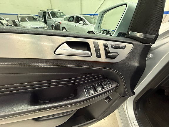 Mercedes-Benz ML250 27 of 30