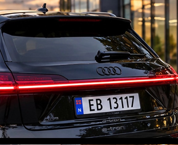 Audi e-tron 9 of 14