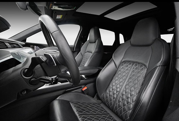 Audi e-tron 10 of 14