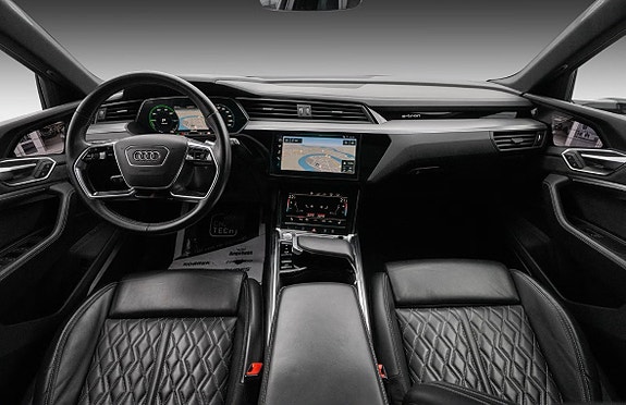 Audi e-tron 12 of 14