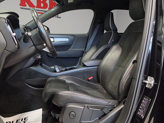 Volvo XC40 16 of 30
