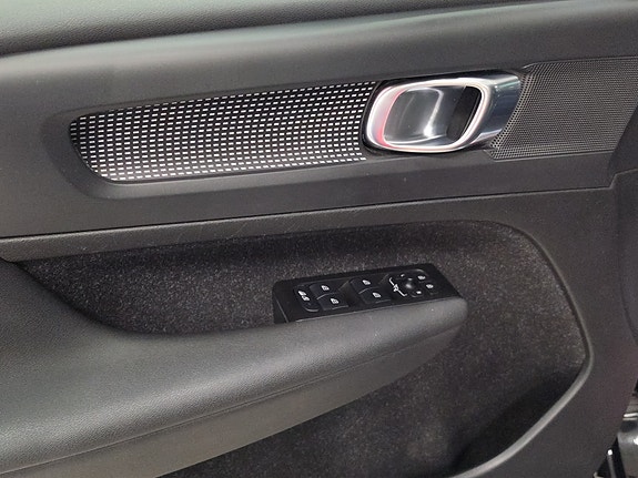 Volvo XC40 15 of 30