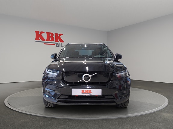 Volvo XC40 2 of 30