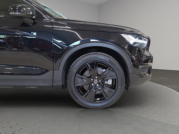 Volvo XC40 3 of 30