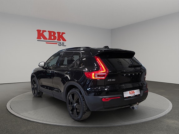 Volvo XC40 8 of 30