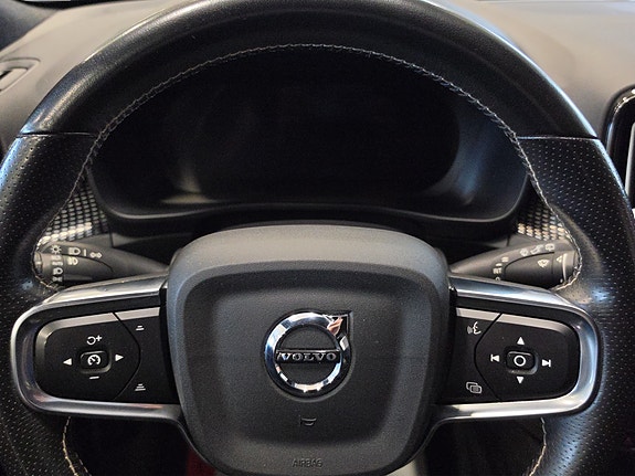 Volvo XC40 24 of 30