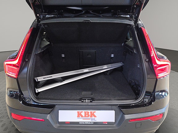 Volvo XC40 10 of 30