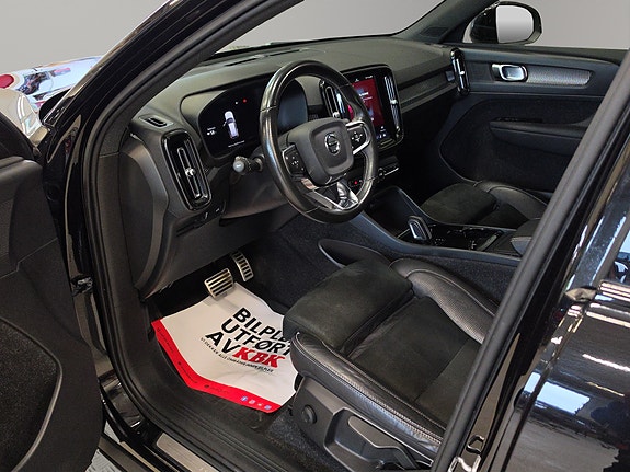 Volvo XC40 14 of 30