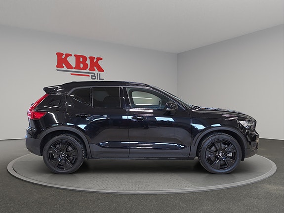 Volvo XC40 4 of 30