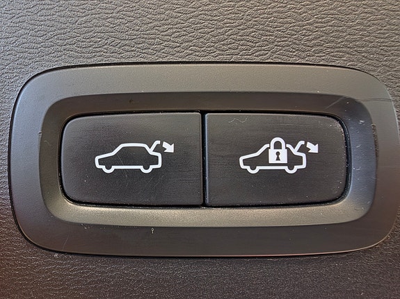 Volvo XC40 13 of 30