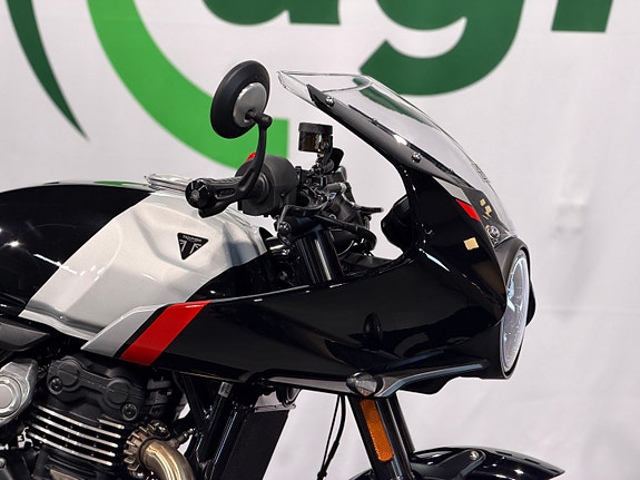 Triumph Thruxton 400 2027 // Få med deler og utstyr til en verdi av 10 000kr! // 11 of 19