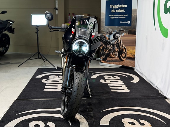 Triumph Thruxton 400 2027 // Få med deler og utstyr til en verdi av 10 000kr! // 12 of 19
