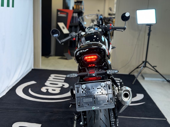 Triumph Thruxton 400 2027 // Få med deler og utstyr til en verdi av 10 000kr! // 7 of 19