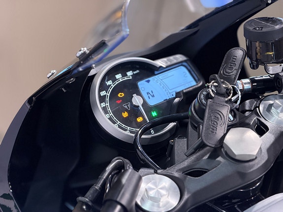 Triumph Thruxton 400 2027 // Få med deler og utstyr til en verdi av 10 000kr! // 15 of 19