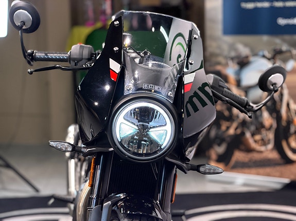 Triumph Thruxton 400 2027 // Få med deler og utstyr til en verdi av 10 000kr! // 13 of 19