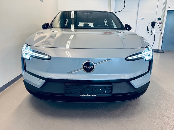 Volvo EX30 2 of 28