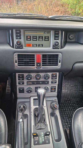 Land Rover Range Rover 30 of 30