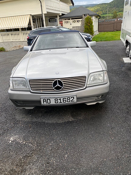 Mercedes-Benz SL300 4 of 11