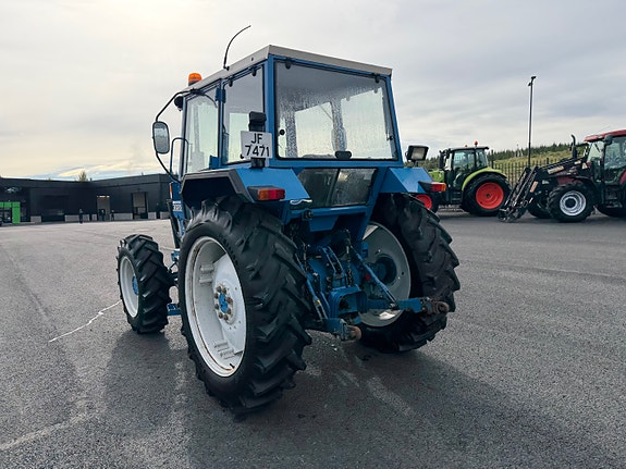 Ford 4610 11 of 30