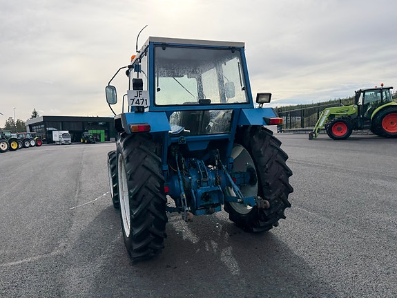 Ford 4610 10 of 30