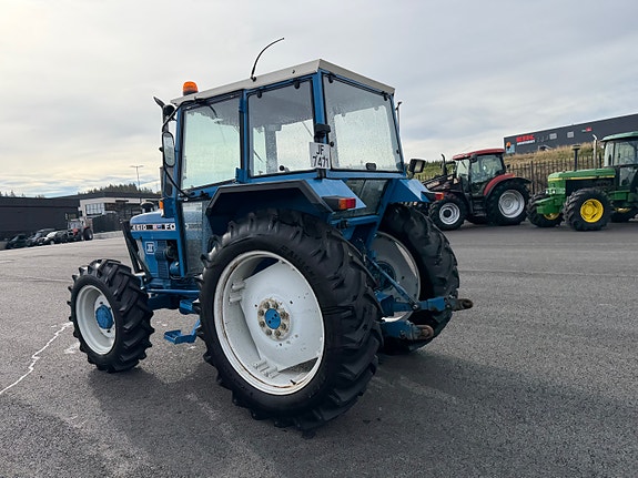Ford 4610 9 of 30