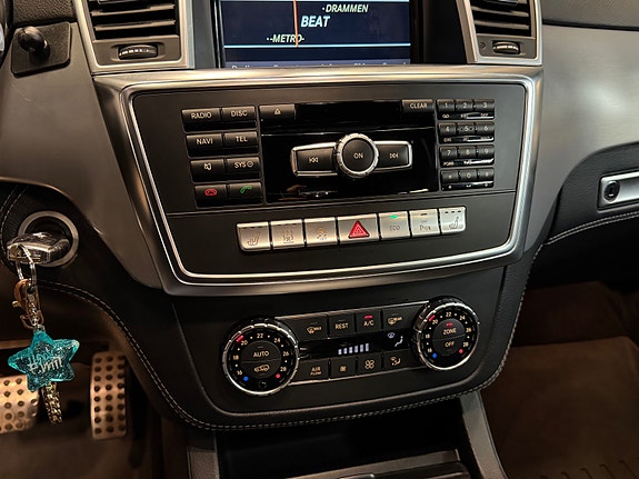 Mercedes-Benz ML250 25 of 30