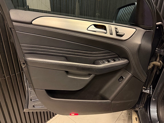 Mercedes-Benz ML250 17 of 30