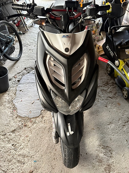 Yamaha 50 Aerox 2 of 8