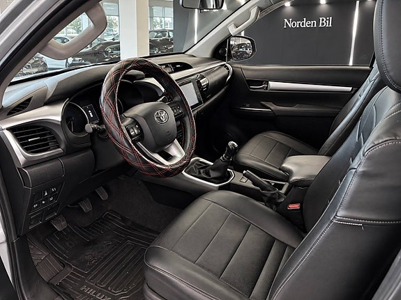 Toyota HiLux 4 of 18