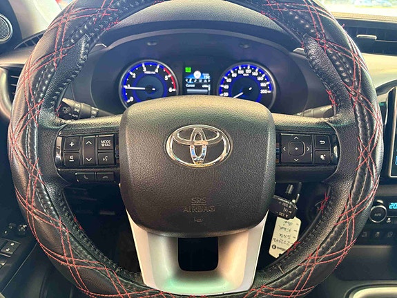 Toyota HiLux 14 of 18