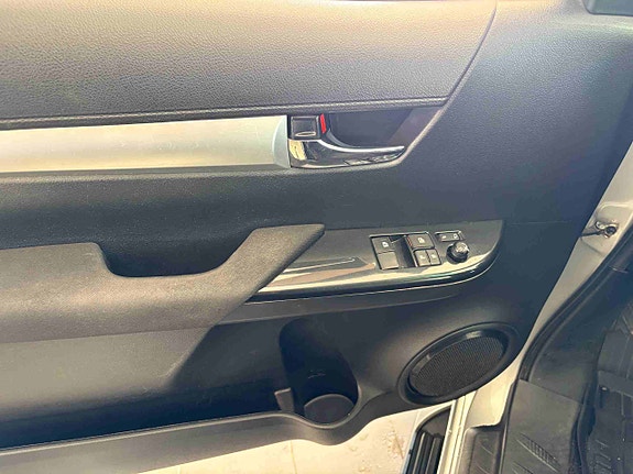 Toyota HiLux 15 of 18