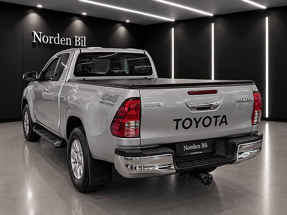 Toyota HiLux 3 of 18