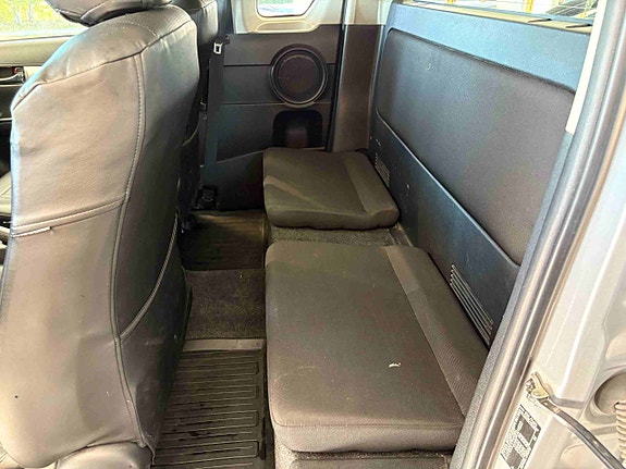 Toyota HiLux 8 of 18