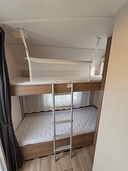 Dethleffs C'Joy 480 QLK | 2 køyer | 1114kg | 1 Eier | Sykkelstativ | 6 sengepl | Markise | Fuktgaranti til 2028 | Som Ny 15 of 30