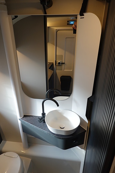 Adria Action Sport 391 LH + 28 of 30