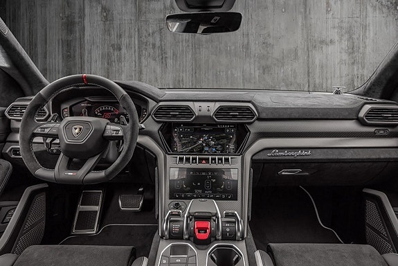 Lamborghini Urus 30 of 30