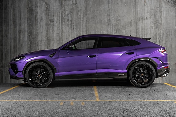 Lamborghini Urus 3 of 30