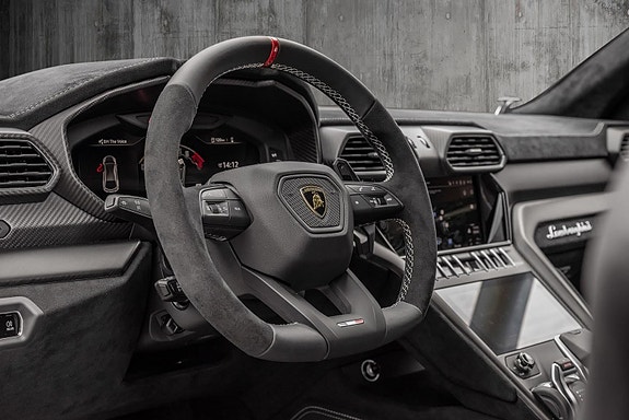 Lamborghini Urus 23 of 30