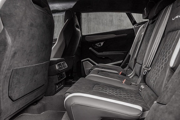 Lamborghini Urus 29 of 30