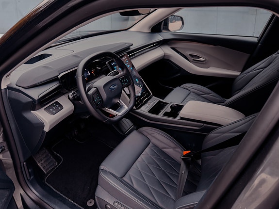 Ford Explorer 15 of 30
