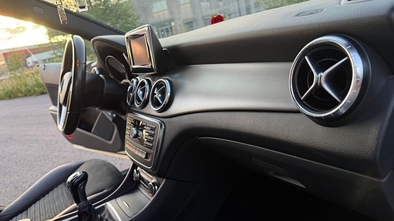 Mercedes-Benz CLA200 17 of 19
