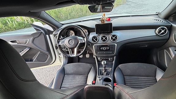 Mercedes-Benz CLA200 16 of 19