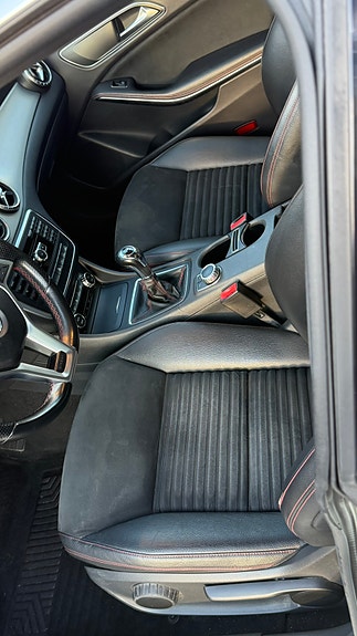Mercedes-Benz CLA200 15 of 19