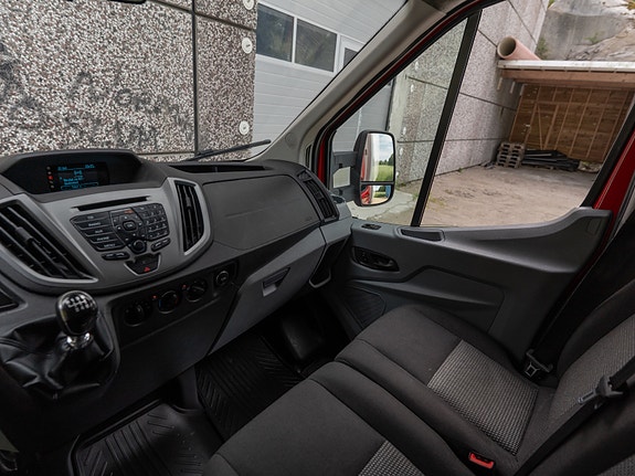 Ford Transit 26 of 30