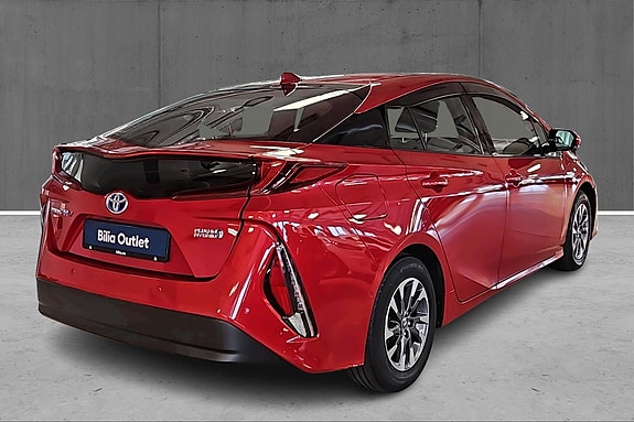 Toyota Prius Plug-in Hybrid 5 of 20