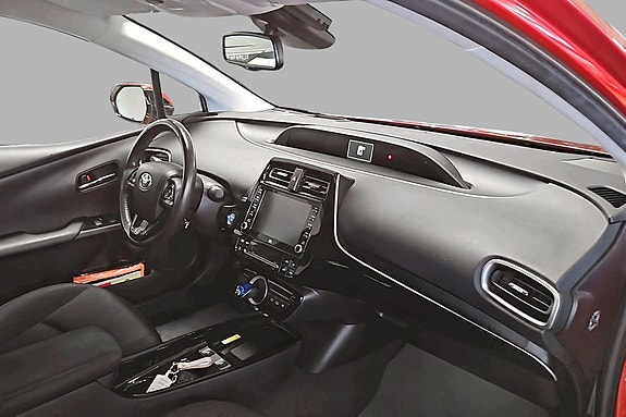 Toyota Prius Plug-in Hybrid 11 of 20